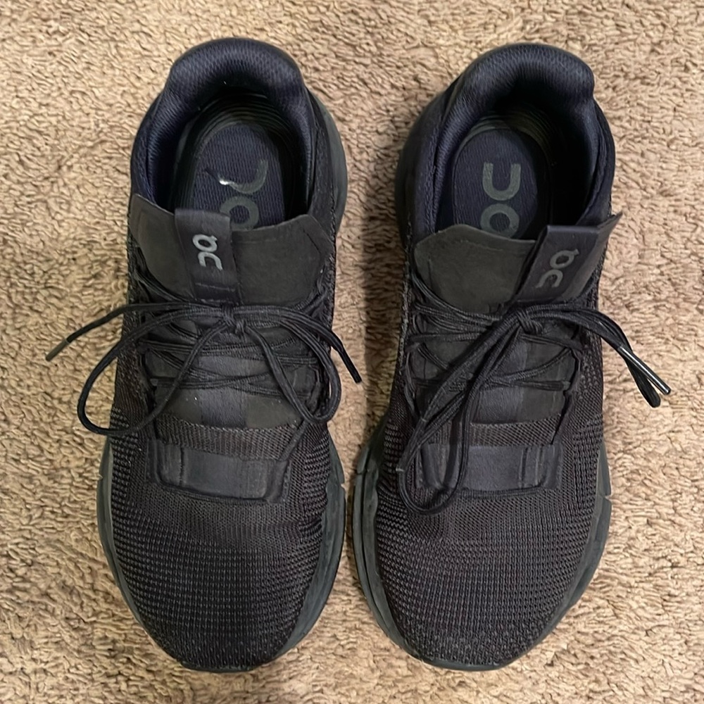 OnCloud Cloudnova all-day sneakers.